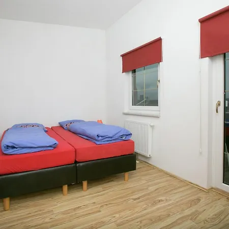 Stelle Holiday home Fuegen